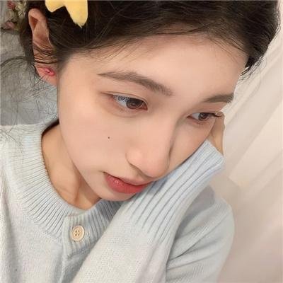 蓝天花朵